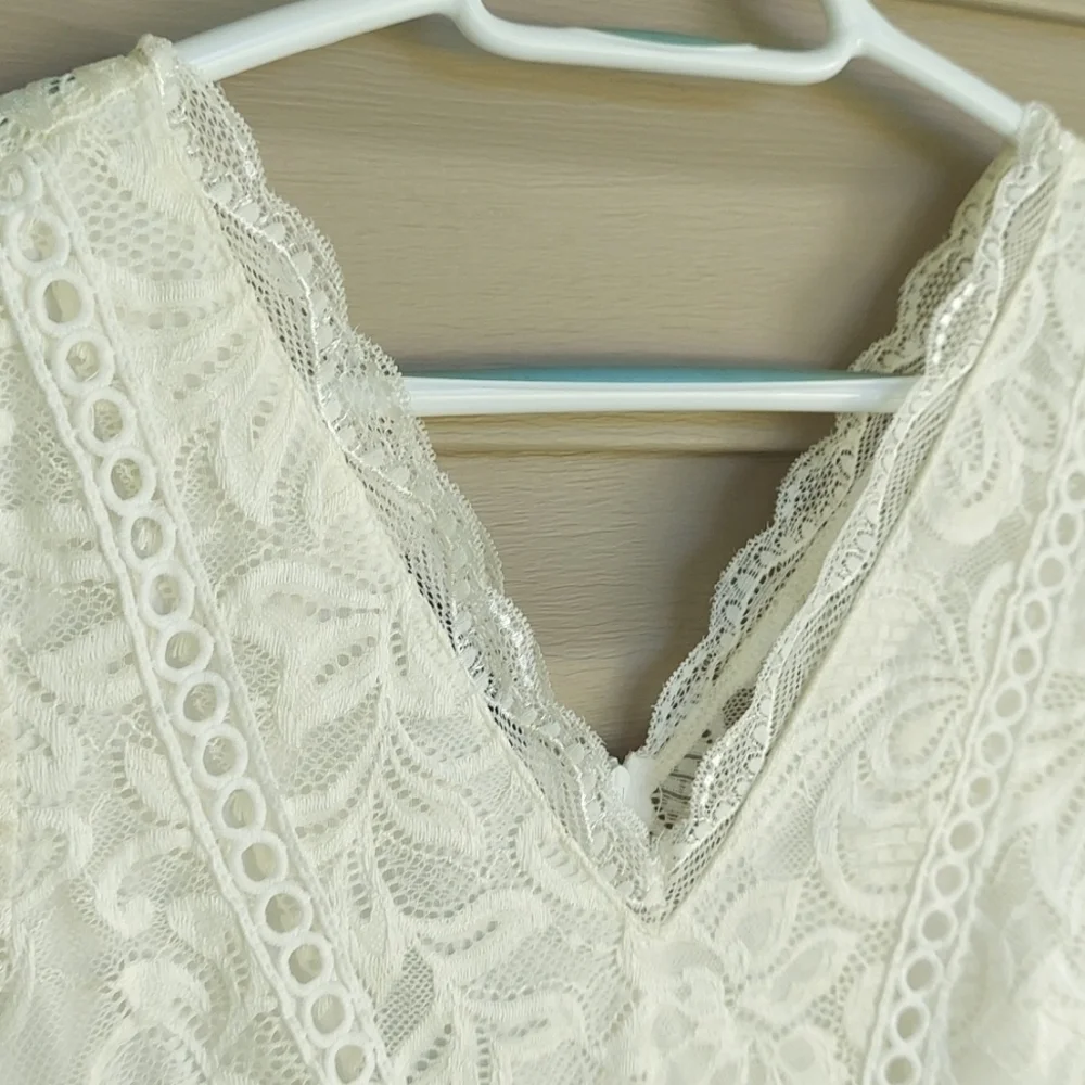 NWT Eilly Bazar Off White Tie Back Ruffle Hem Lace Dress